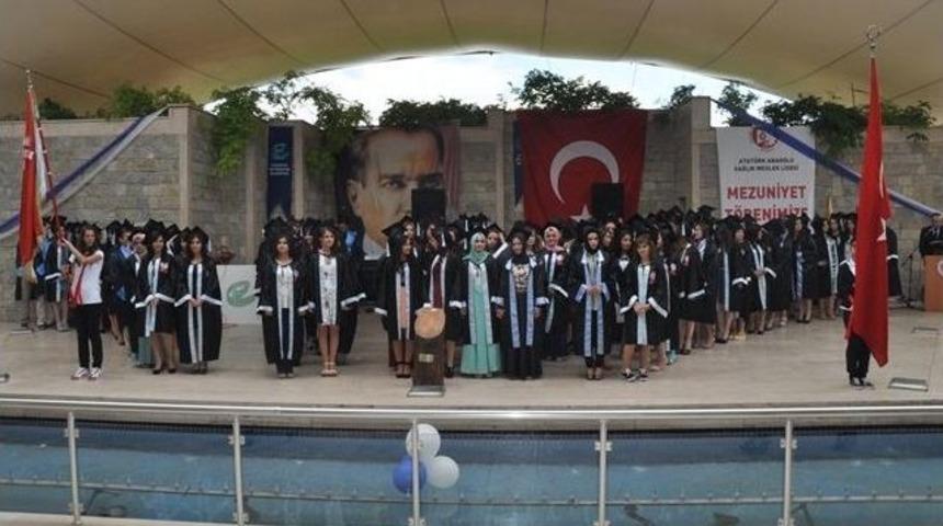 Sağlık Meslek Lisesi &Ouml;ğrencilerinin Mezuniyet Coşkusu