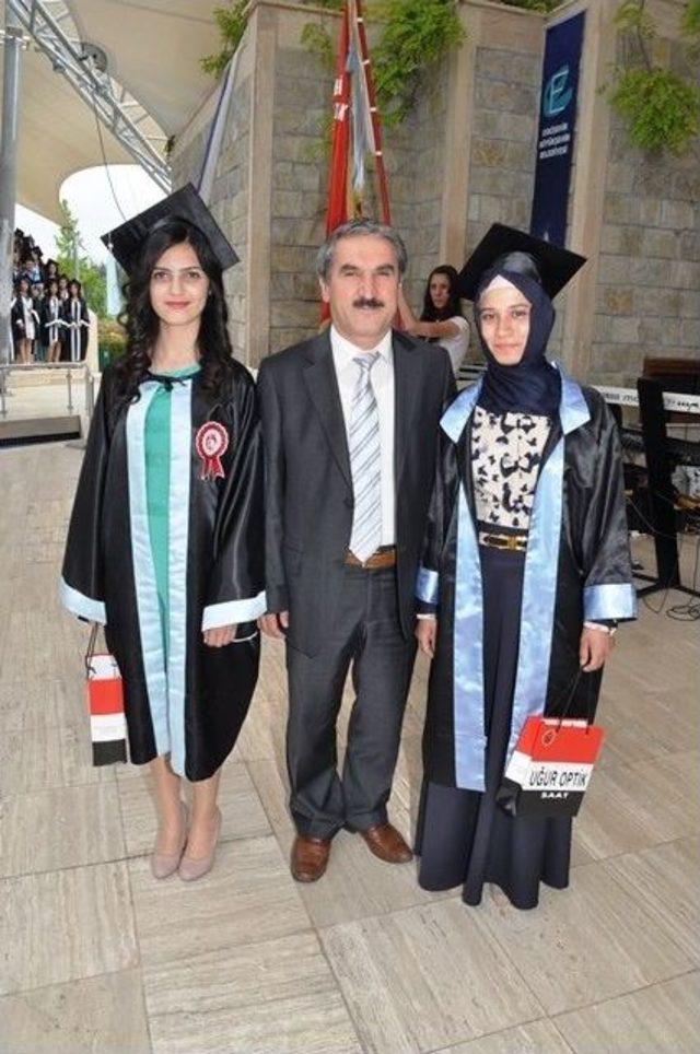 Sağlık Meslek Lisesi &Ouml;ğrencilerinin Mezuniyet Coşkusu 2