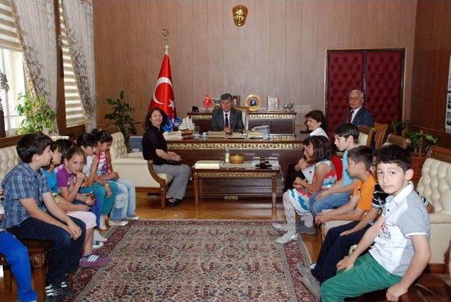 Edebali İlkokulu &Ouml;ğrencilerinden Valilik Ziyareti 1