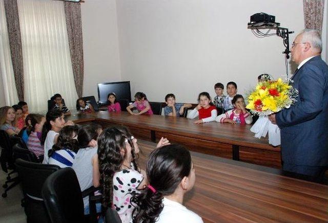 Edebali İlkokulu &Ouml;ğrencilerinden Valilik Ziyareti 2