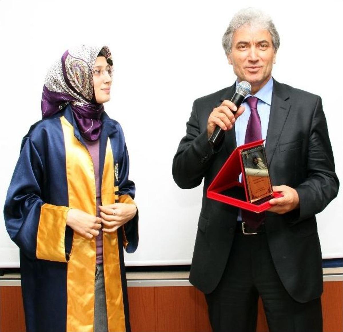 Ar&uuml; İnsani Bilimler Ve Edebiyat Fak&uuml;ltesi&rsquo;nden Dereceye Giren &Ouml;ğrencilere Plaket