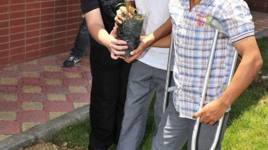 Başkan Keskin Engellilerle Fidan Dikti