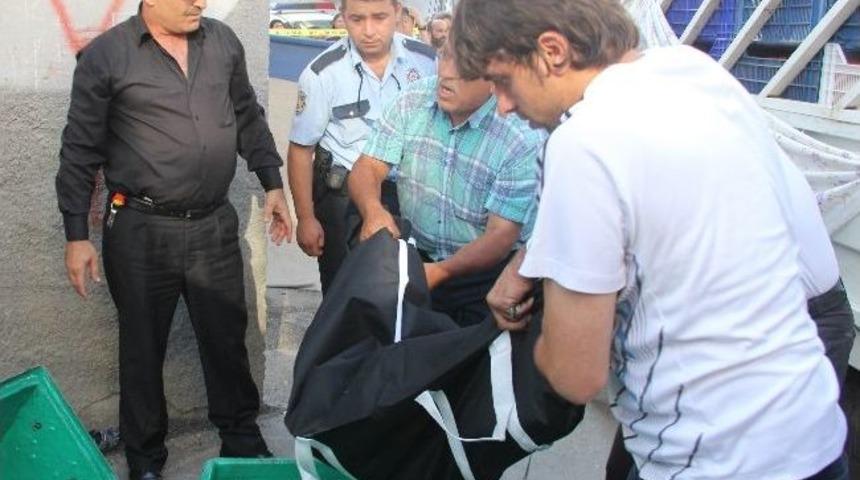 Kamyonet Altında Kalan &Ccedil;ocuk Hayatını Kaybetti