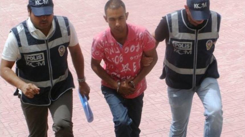 Eylemcilere Esrarlı Sigara Satarken Yakalandı