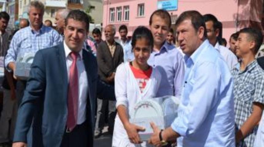 SBS Denemesinde Dereceye Girenlere &Ouml;d&uuml;llerini Tanju &Ccedil;olak Verdi