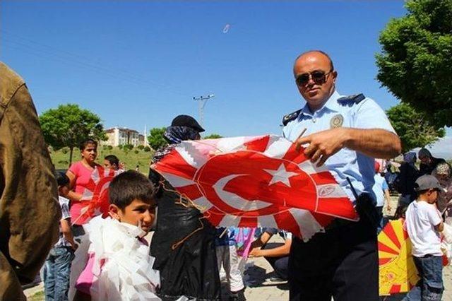 Erciş İl&ccedil;e Emniyet M&uuml;d&uuml;rl&uuml;ğ&uuml; nden U&ccedil;urtma Şenliği 1