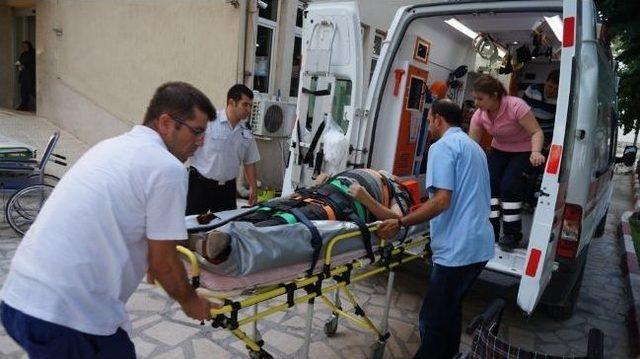 Sarıg&ouml;l&rsquo;de Trafik Kazası: 2 Yaralı 1