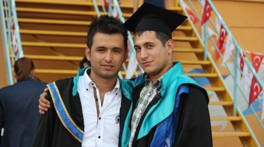 Sel&ccedil;uk İletişim 17. D&ouml;nem Mezunlarını Verdi