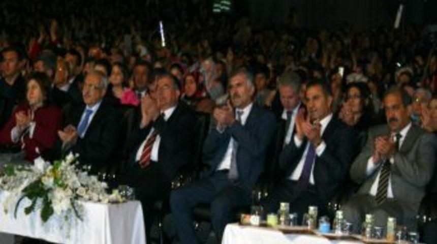 T&uuml;rk&ccedil;e'nin &Ccedil;ocukları Binlerce Sivaslıyı Coşturdu