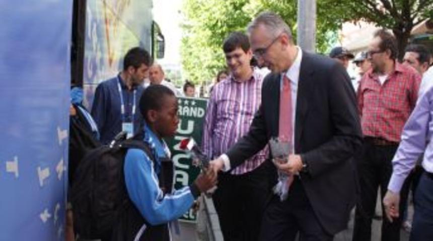 Uşak&rsquo;ta T&uuml;rk&ccedil;e&rsquo;nin &Ccedil;ocuklarına Muhteşem Karşılama