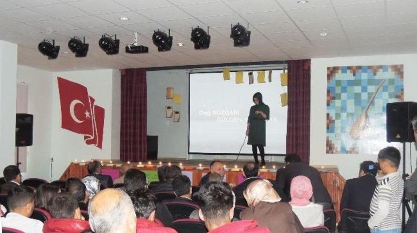 Eleşkirt Halk Eğitim K&uuml;lt&uuml;r Salonunda Şiir Dinletisi