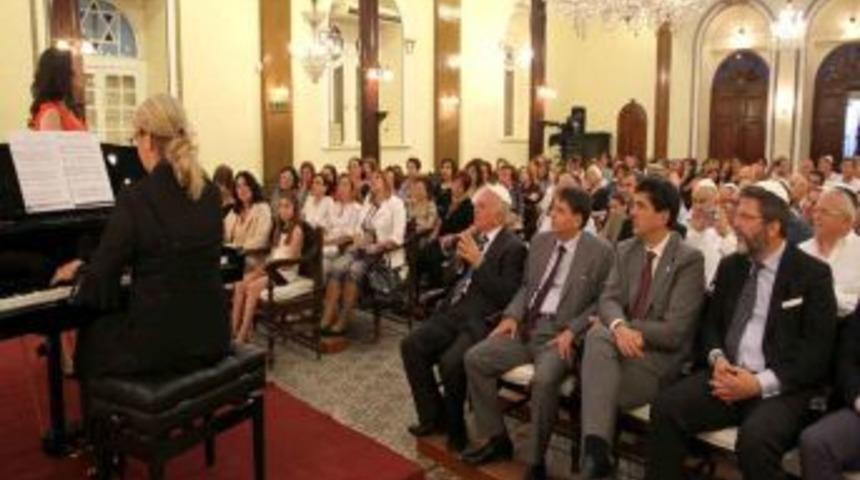 İzmir&rsquo;den D&uuml;nyaya Barış Mesajı Verildi