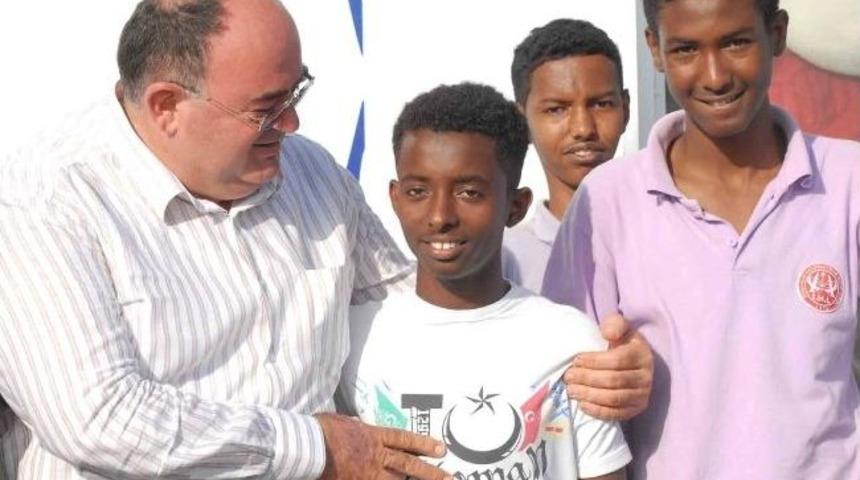 Somalili &Ouml;ğrencilere Birlik Bah&ccedil;esi&rsquo;nden Yardım