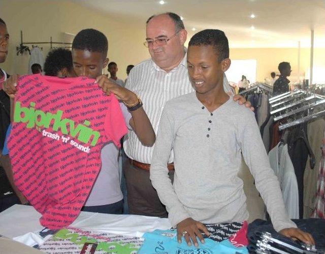 Somalili &Ouml;ğrencilere Birlik Bah&ccedil;esi&rsquo;nden Yardım 1