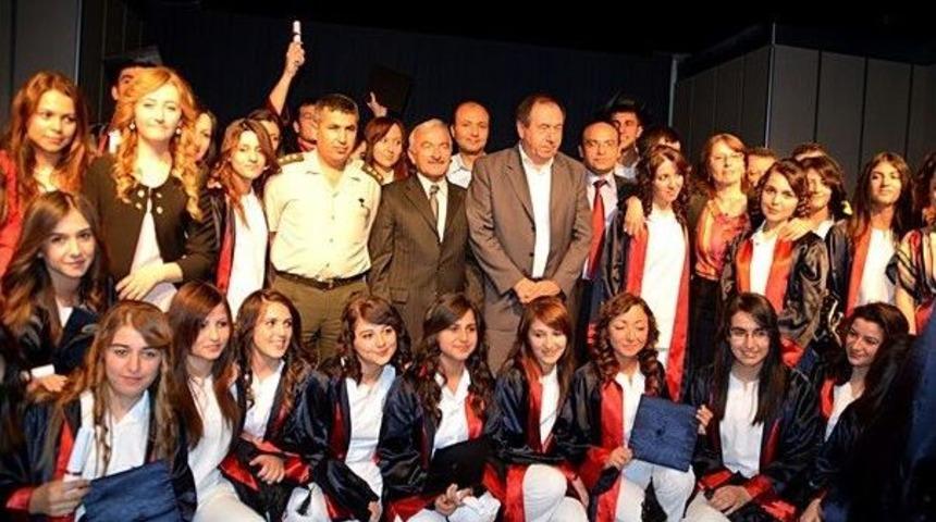 Tosya Anadolu Sağlık Meslek Lisesi Mezuniyet T&ouml;reni Yapıldı