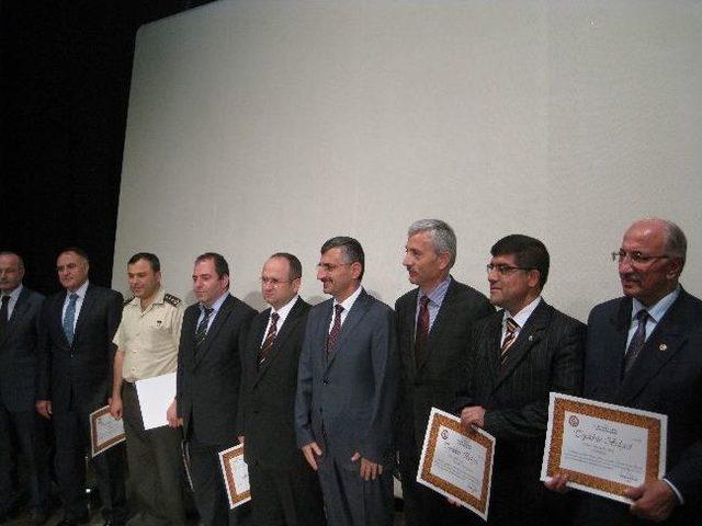 Kastamonu Valisi Erdoğan Bektaş; 3