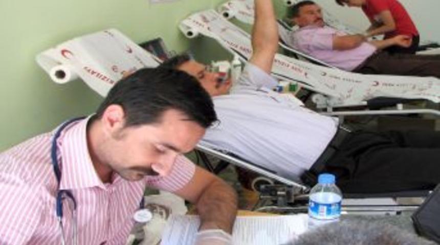 Kumluca'da Kan Bağışı Kampanyası D&uuml;zenlendi