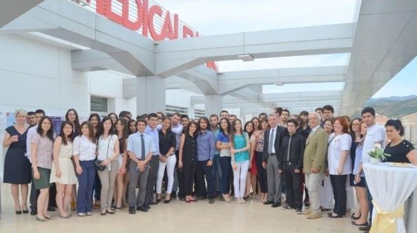 İzmir &Uuml;niversitesi Tıp Fak&uuml;ltesi&rsquo;nde 1. &Ouml;ğrenci G&uuml;nleri Coşkusu