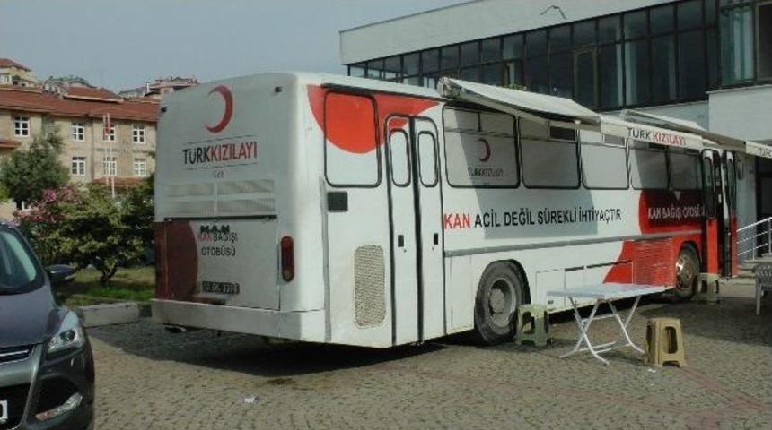 Kızılay Kan Alımlarını S&uuml;rd&uuml;r&uuml;yor