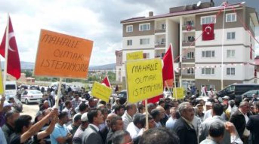 Bakan Yılmaz'a Pankartlı Birleşme Tepkisi