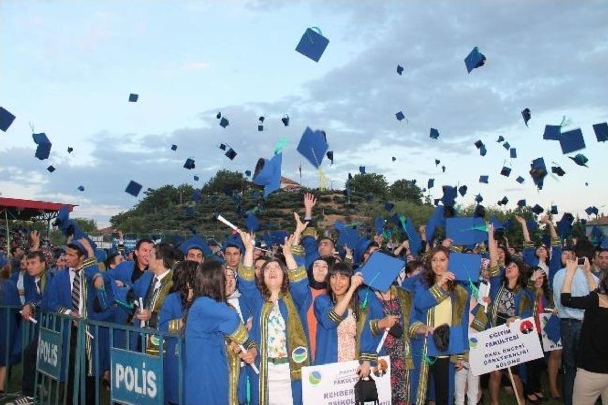 Ahi Evran &Uuml;niversitesinde Mezuniyet Coşkusu