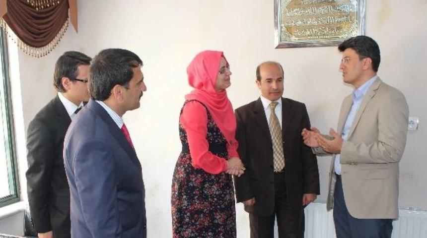 Tayini &Ccedil;ıkan Hakkari Aile Ve Sosyal Politikalar İl M&uuml;d&uuml;r&uuml; Kaya&rsquo;ya Veda Yemeği