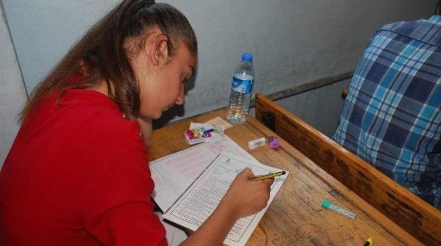 Adıyaman&rsquo;da 10 Bin 200 &Ouml;ğrenci Sbs&rsquo;de Ter D&ouml;kt&uuml;