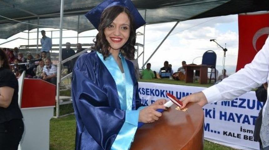 Kale Meslek Y&uuml;ksekokulu İlk Mezunlarını Verdi.