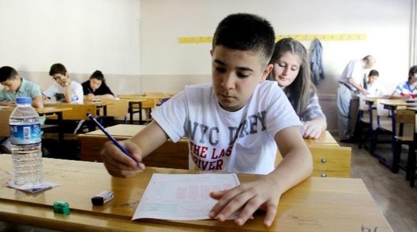 &Ouml;ğrenciler Sınavda Ter D&ouml;kt&uuml;