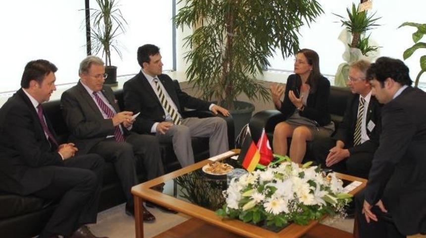 Almanlardan T&uuml;rk Sanayicilerine &Ouml;vg&uuml;