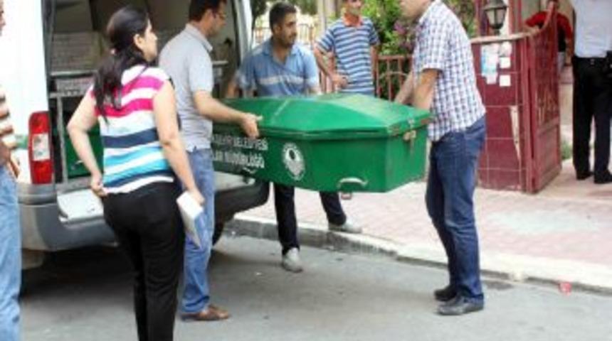 &Ouml;nce Eşini Sonra Kendini Vurdu