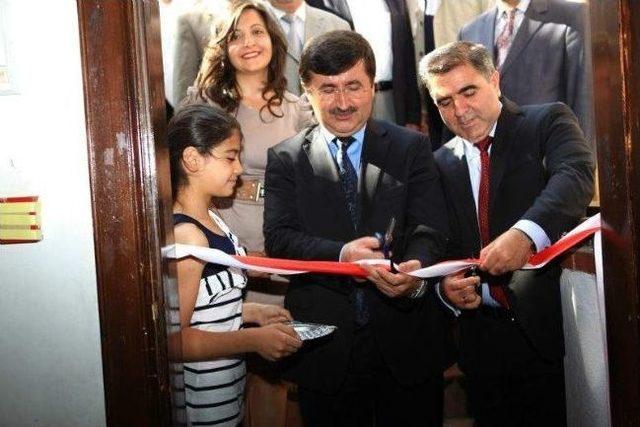 Vali İle Başkan Sergi A&ccedil;tı 2