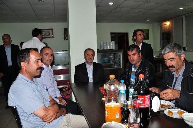 Hizan&rsquo;da Eğitim-sen&rsquo;den &Ouml;ğretmenlere Yıl Sonu Dayanışma Yemeği 1