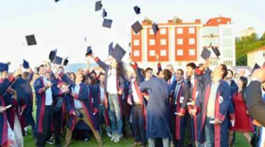 Sinop &Uuml;niversitesi'nde Mezuniyet Coşkusu