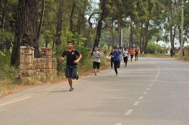 Kepezli &Ouml;ğrenciler Mahmut Hoca&rsquo;nın İzinde Koştu 1