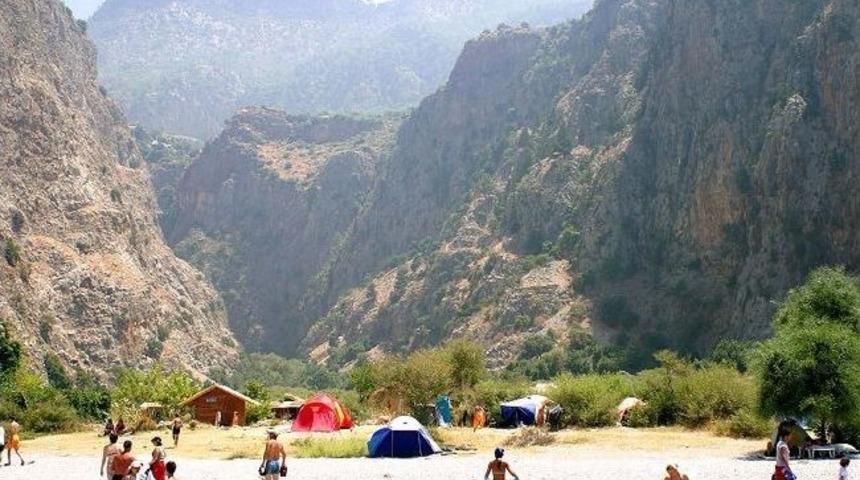 Vadide Kaçak Yapılara Yıkım Kararı