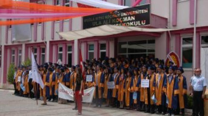 Okulları Bitti, Iş Ayaklarına Geldi