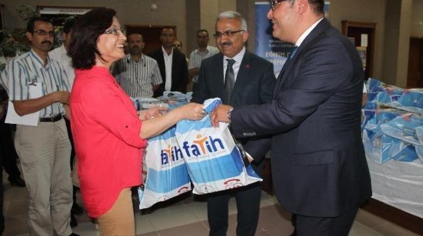 R&ouml;nesans'ın Bağışladığı 20 Bin Kitap Sahiplerini Buldu