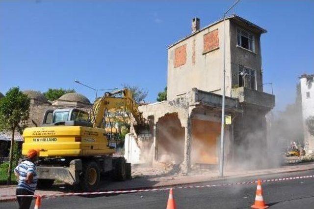 Bedesten Etrafındaki Yıkımlar S&uuml;r&uuml;yor 1