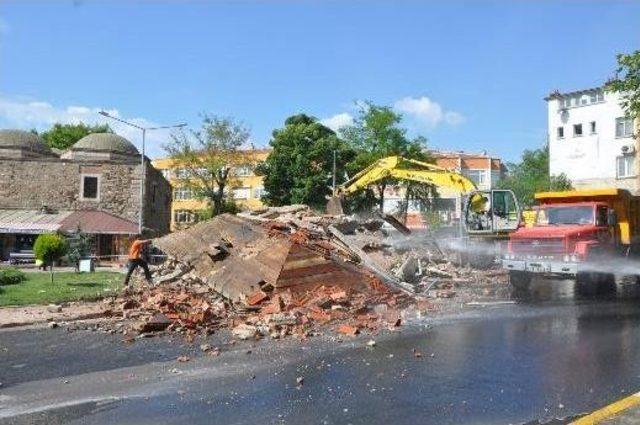 Bedesten Etrafındaki Yıkımlar S&uuml;r&uuml;yor 2