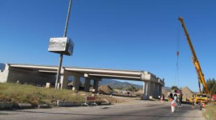 Edremit K&ouml;rfezi'ne K&ouml;pr&uuml;l&uuml; Kavşakta Son Aşamaya Gelindi