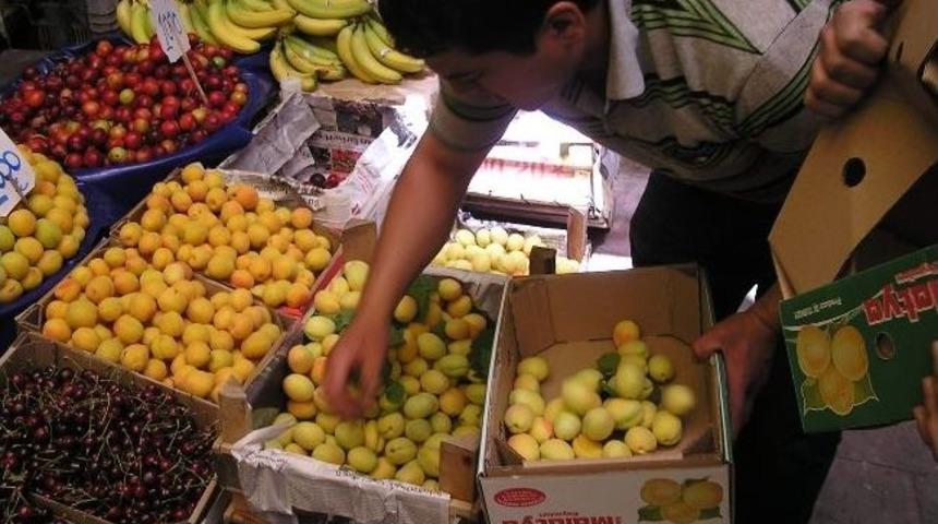 Yaş Kayısı Manavlardaki Yerini Aldı