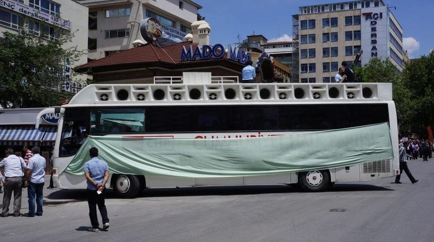 Sanat&ccedil;ılar, Tiyatro Yasa Taslağına Tepki I&ccedil;in Y&uuml;r&uuml;d&uuml;