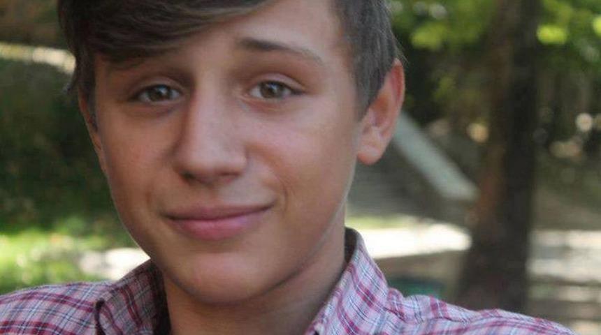 &Ccedil;akmak Gazı Koklamaktan &Ouml;ld&uuml;ğ&uuml; Iddia Edilen Gen&ccedil; Toprağa Verildi