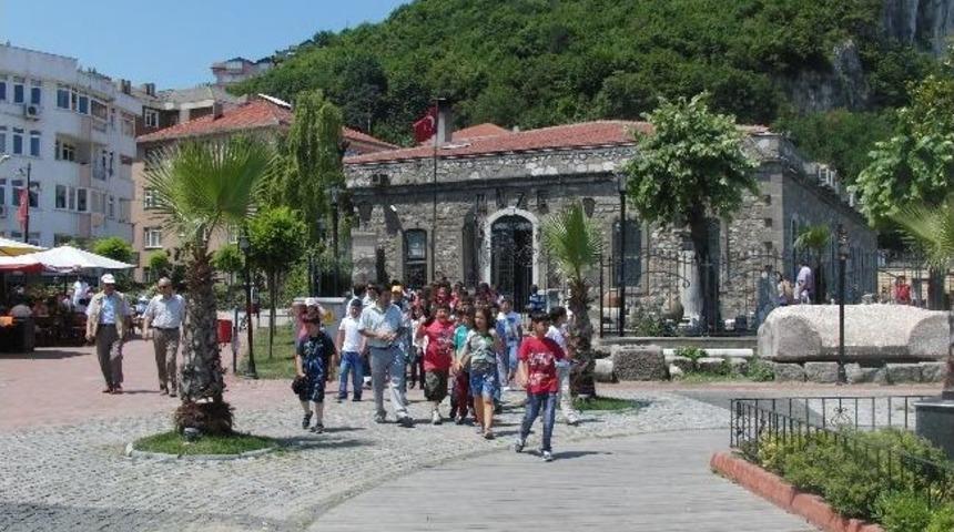 Amasra M&uuml;zesine &Ouml;ğrenci Akını