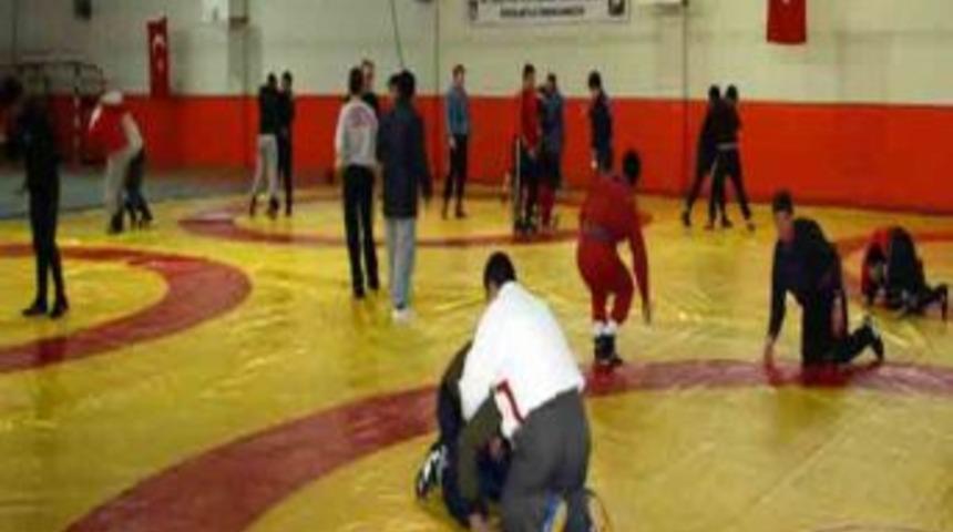 İşitme Engelli G&uuml;reş Milli Takım Kampı Demirkazık&rsquo;ta Başladı