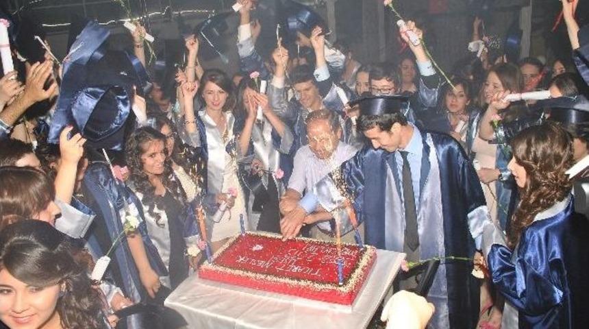 Akhisar Ticaret Meslek Lisesinde Mezuniyet Heyecanı