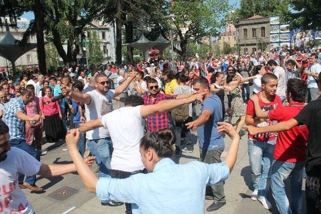 Trabzon da  taksim Gezi Parkı  Protestosu 3