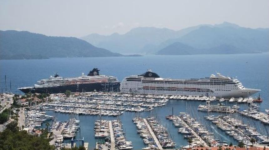 Devasa İki Gemi Marmaris'te