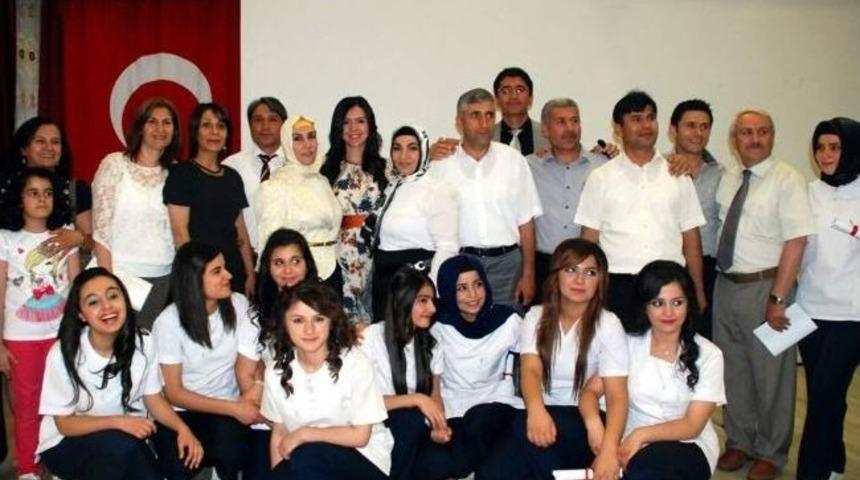 103 Sağlık&ccedil;ı D&uuml;zenlenen T&ouml;renle Sağlık Camiasına Katıldı